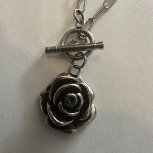 Rose pendant necklace
